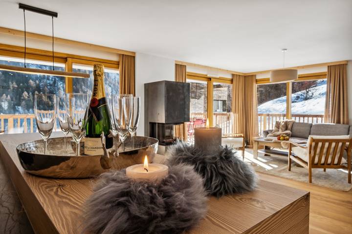 Gîte pour 8 personnes, avec balcon et balcon/terrasse ainsi que sauna et jacuzzi dans Grimentz - 2
