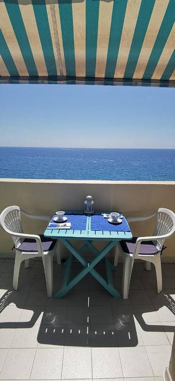 Gîte pour 2 personnes, avec terrasse dans Plage Carras Nice