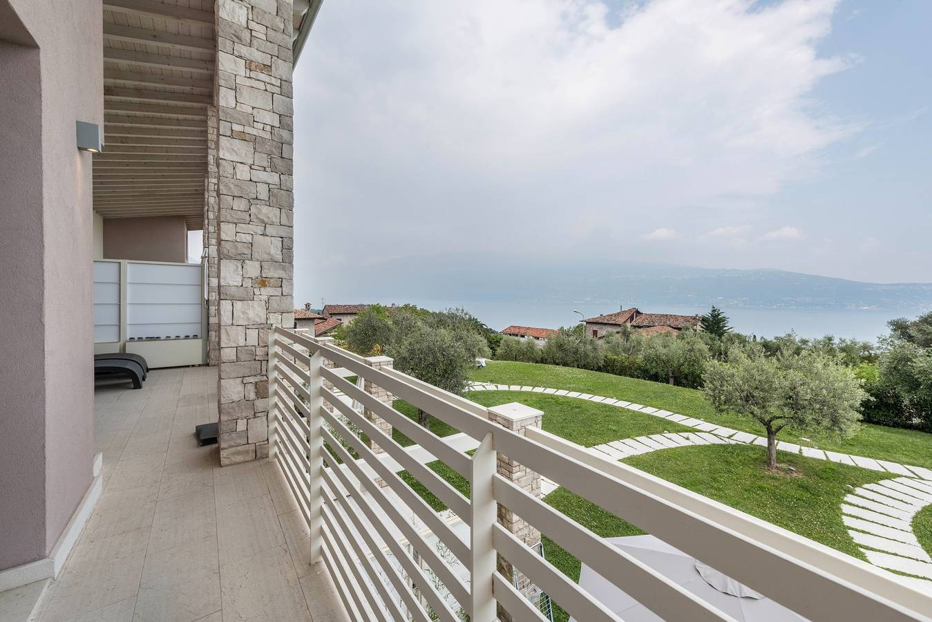 Appartamento intero, Appartamento "Little Paradise Lake Garda" con piscina condivisa e Wi-Fi in Maderno, Toscolano-Maderno