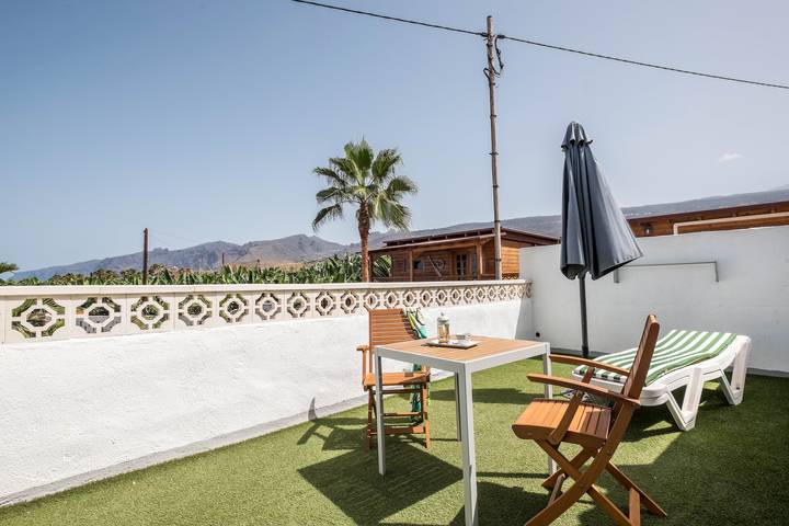 Casa de vacaciones tradicional "Casa Drago" en Alcalá con acceso al mar, terraza y jardín in Playa la Jaquita, Guía de Isora