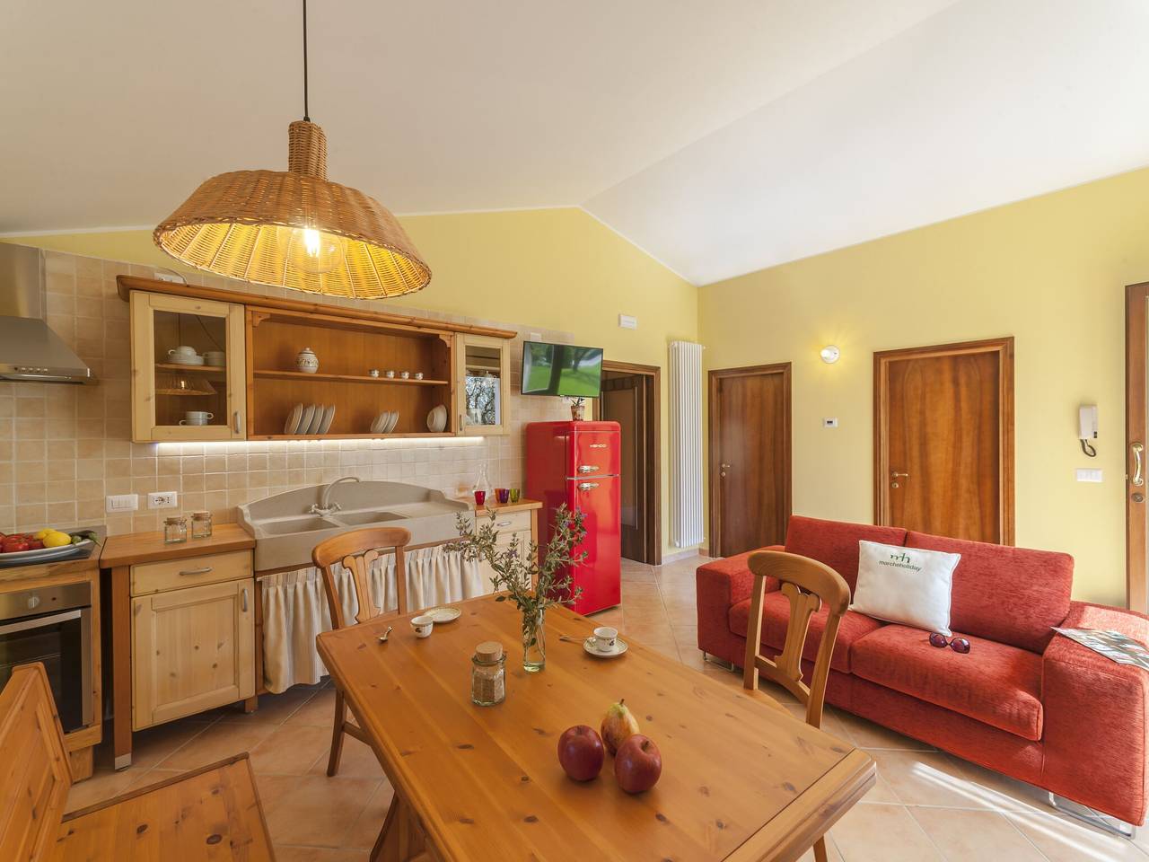 Casa vacanze con piscina in San Costanzo, Valle del Metauro