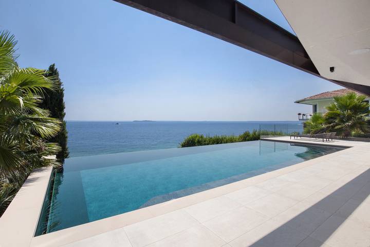 Villa für 10 Personen, mit Terrasse und Sauna sowie Garten und Seeblick am Gardasee - 2