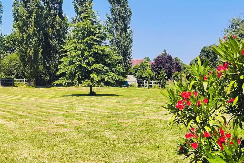 Quiet 6-person lodge 5 km from Beauval zoo with private Jacuzzi. in Châteauvieux, Romorantin-Lanthenay region