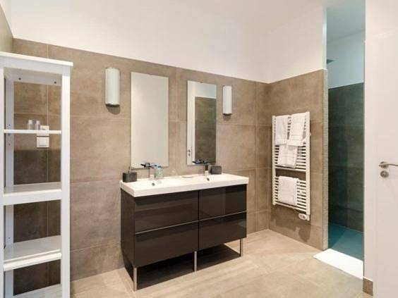 Gîte pour 2 personnes, avec piscine ainsi que terrasse et jardin à Salles-d'Aude - 4