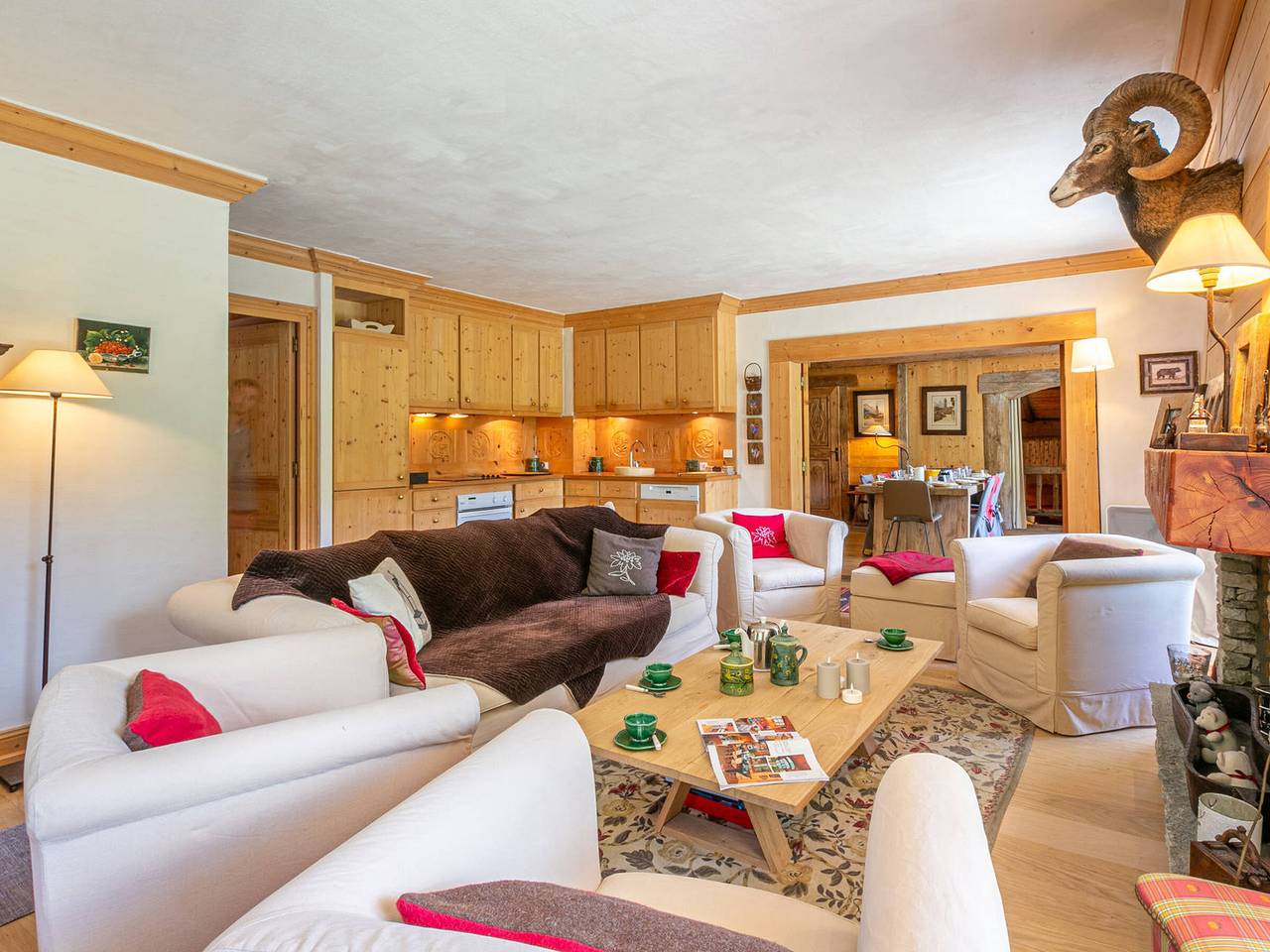 Geheel appartement, Luxurious Chalet-Style Apartment, South-Facing Terrace, Ski-In/Ski-Out, Val-d'Isère in Val-d'Isère, Massif de la Vanoise