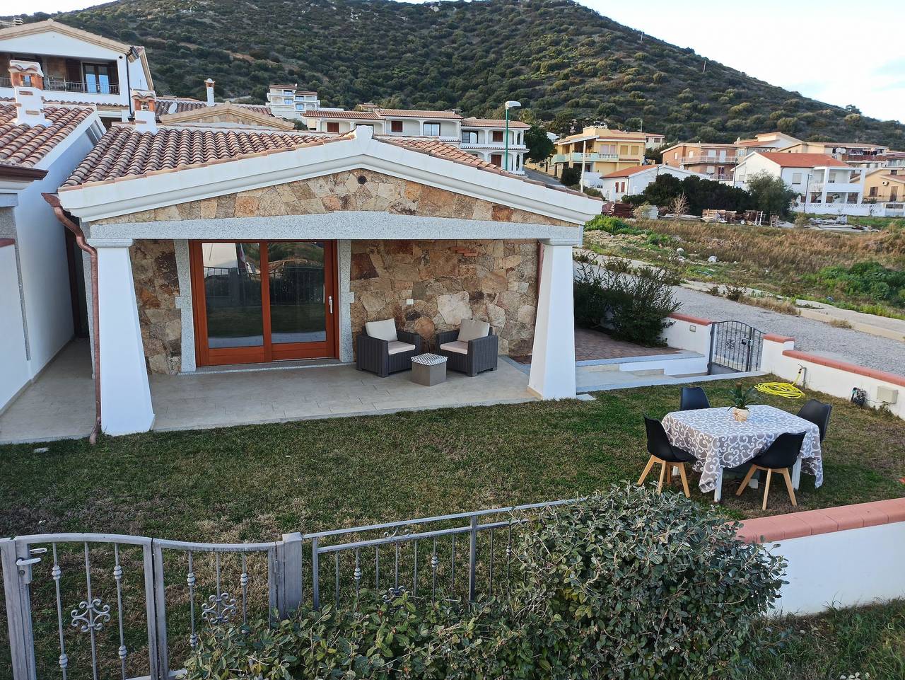 Entire holiday apartment, Holiday apartment for 6 people with terrace in La Caletta, Siniscola