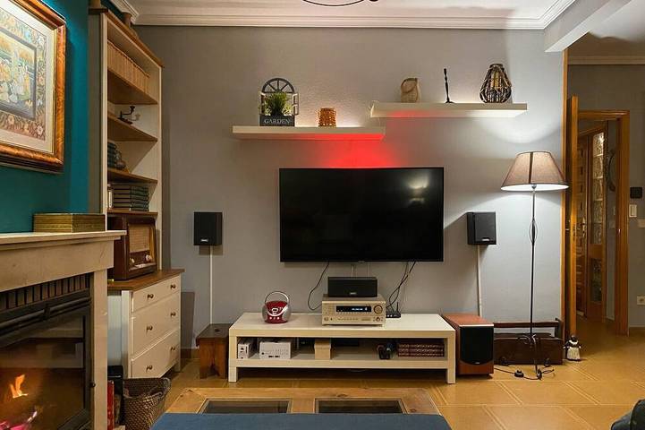 Apartamento para 6 personas, con terraza además de jardín y piscina en Moralzarzal