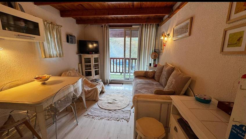 Gîte pour 5 personnes, avec terrasse et vue dans Cinéma L'Aiguille