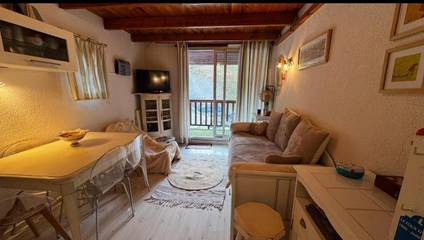 Gîte pour 5 personnes, avec vue et terrasse dans Cinéma L'Aiguille