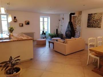 Location de vacances pour 8 personnes, avec vue et balcon à Poleymieux-au-Mont-d'Or