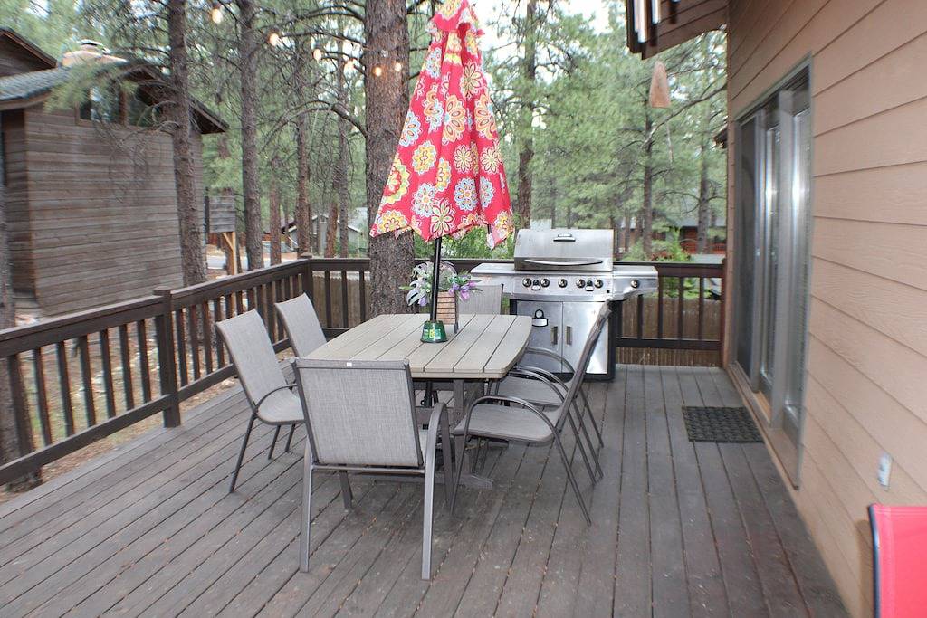 Kathy’s Cabin, King Bed, Hot Tub, Near-Nau, Perfect Year-Round Mountain Getaway! in Flagstaff, Coconino Nationalwald