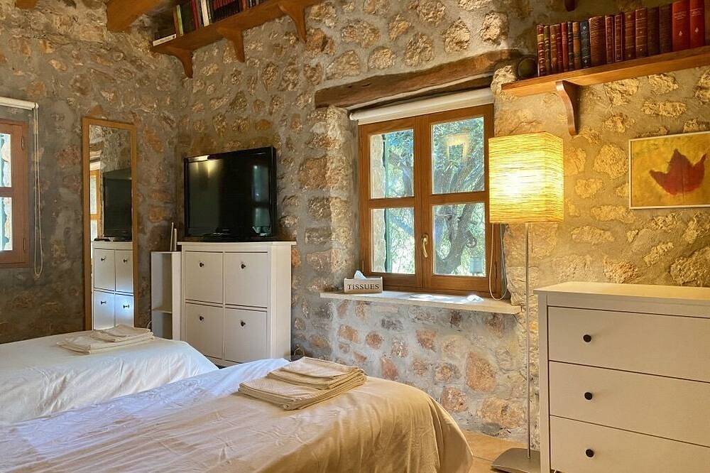 Ca S'Escultor, Fabulous Rustic Villa With Unique Views in Valldemossa, West Majorca