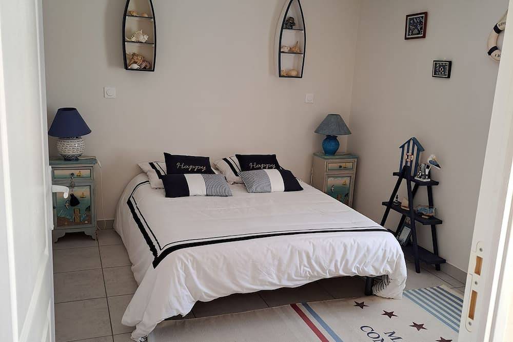 In the quiet countryside, single-storey house in La Roche-sur-Yon, Valle del Loira