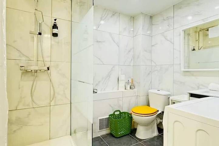 Appartement entier, Maison chanteranne parking gratuit in Clermont-Ferrand, Parc naturel régional des Volcans d'Auvergne