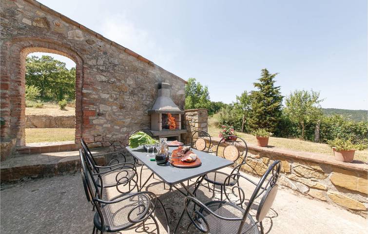 Appartamento intero, Accogliente appartamento di 90mq con parcheggio, letto matrimoniale, piscina e cucina in Montecatini Val di Cecina, Pisa e dintorni