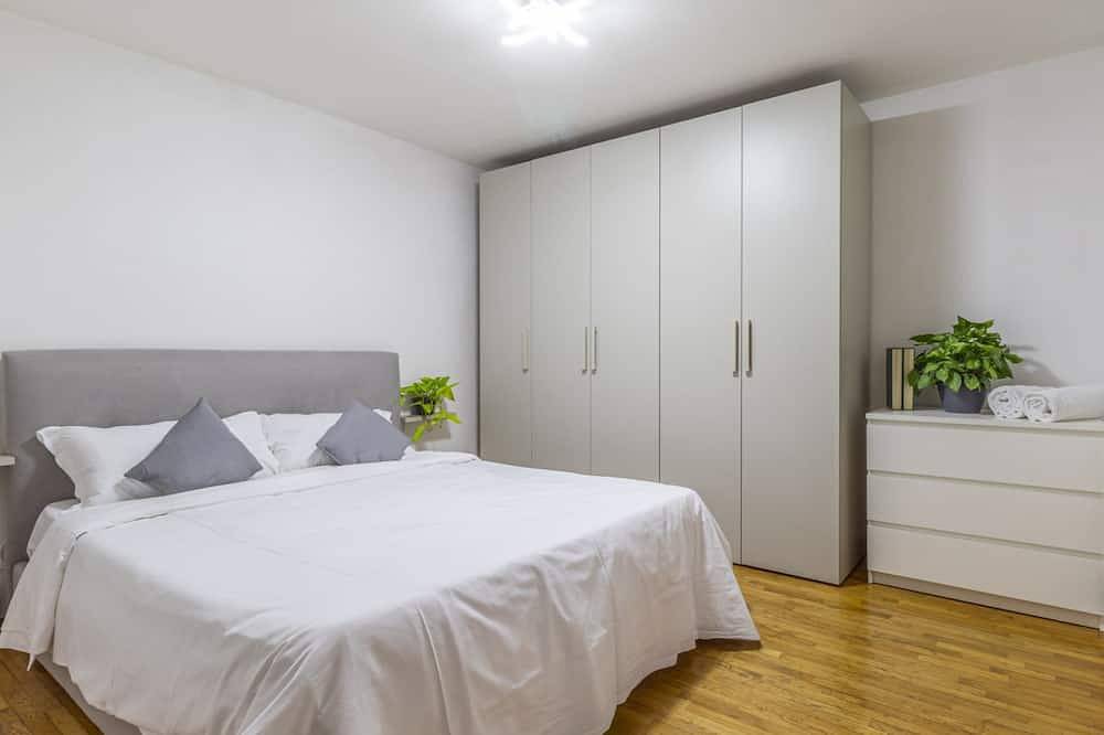 Entire apartment, Ottonelli Street Stay Wi-Fi | 2 guests Ztl Pass in Modena, Modena Province