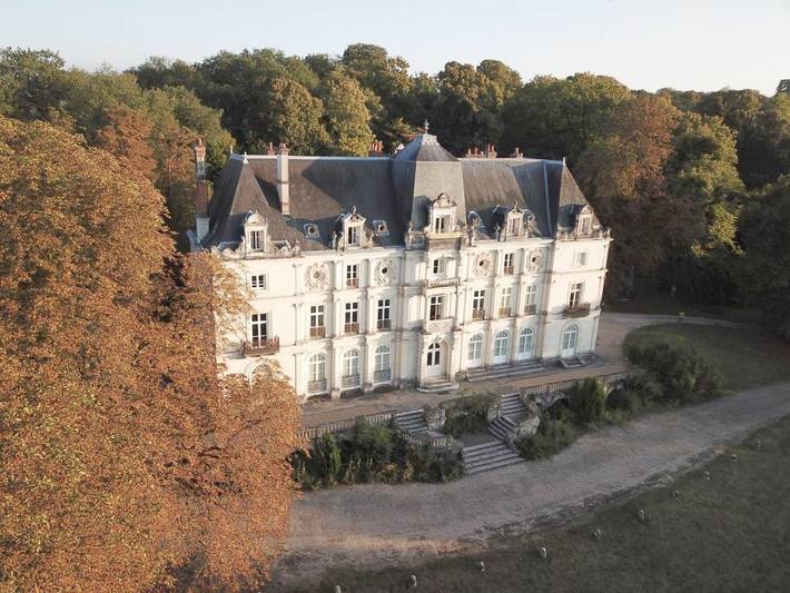 Location de vacances pour 4 personnes, avec vue ainsi que piscine et jardin à Saint-Gervais-la-Forêt