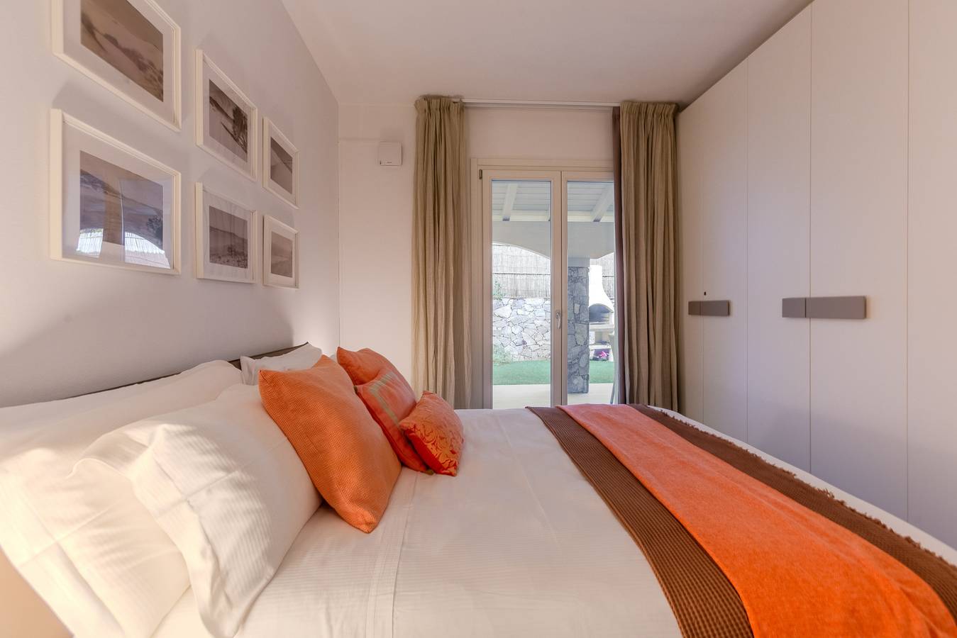 Villa Prestige - Steps from the Sea & Shared Pool in Porto Pino Beach, Porto Pino