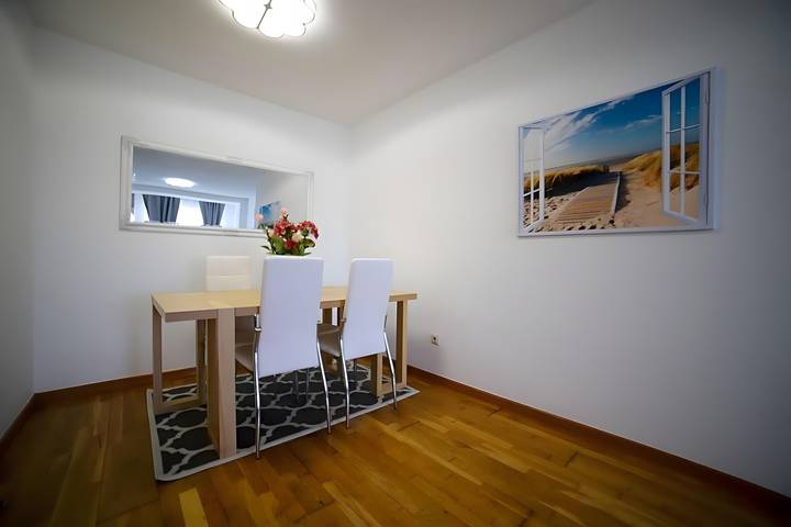 Apartamento inteiro, Apartamento 'Playa Arbeyal Garagem' com Wi-Fi in Playa de L'Arbeyal (Gijón), Gijón