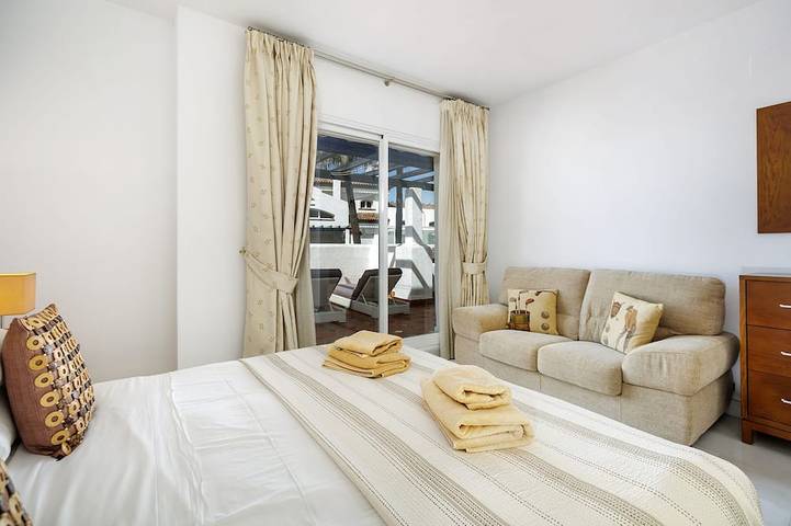 Apartamento entero, Beachfront penthouse apartment overlooking the Mediterranean sea! in San Pedro Alcántara, Marbella