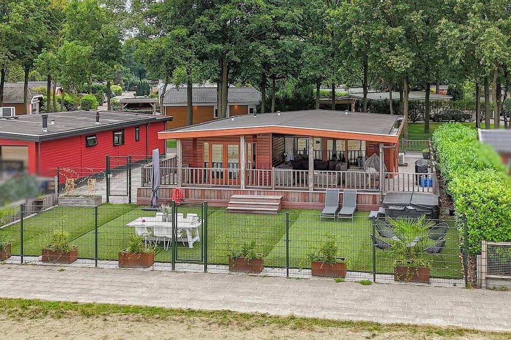 Gorgeous 3-bedroom chalet in wonderful tranquil Erm perfect for relaxing getaway in Drenthe