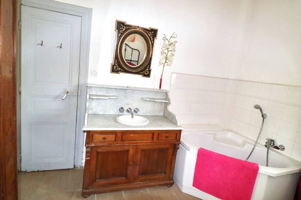 Gîte 10 persons in a Mas Languedocien with swimming pool and jacuzzi in Saint-Just, Côte d'Améthyste