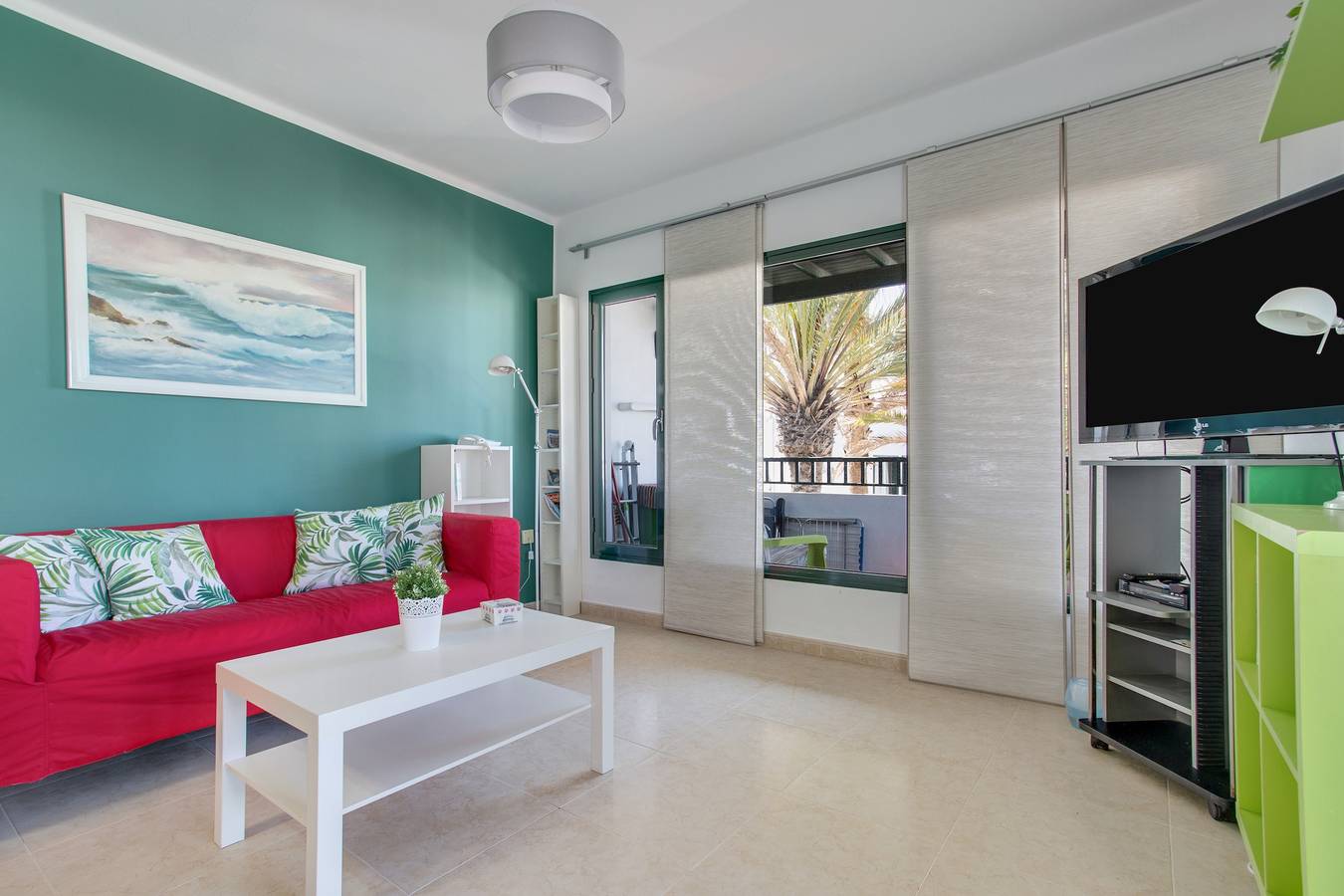 Entire apartment, Apartamento Sol y Playa with Pool, Wi-Fi, Terrace & Garden in Puerto del Carmen, Tías