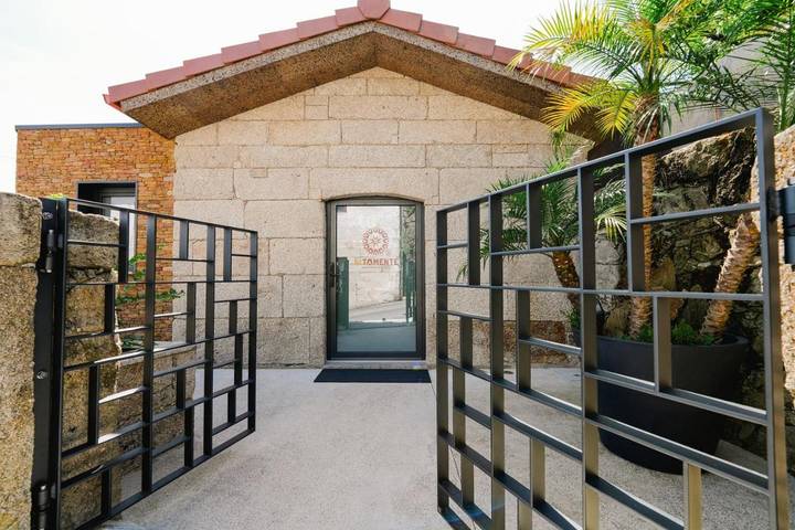 Location de vacances pour 2 personnes, avec Terrasse et Jardin ainsi que Piscine et Vue dans Entre Ambos-os-Rios