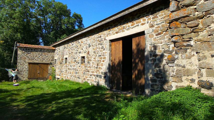 Gîte pour 10 personnes, avec terrasse et jardin, animaux acceptés à Les Vastres