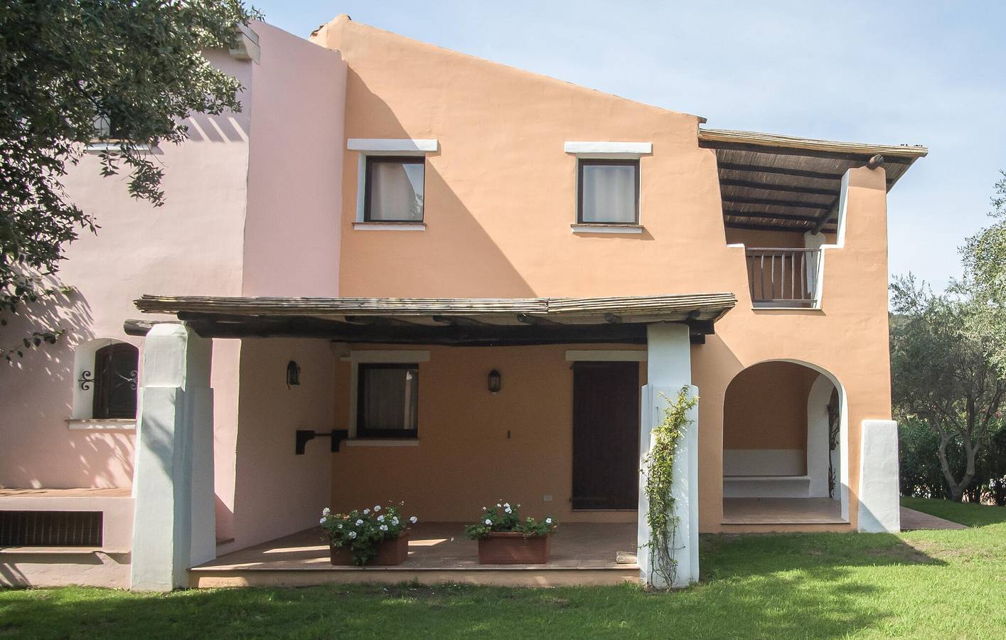 Ganze Ferienwohnung, Strandwohnung mit Pool und Terrasse, Klimaanlage in Liscia di Vacca, Arzachena