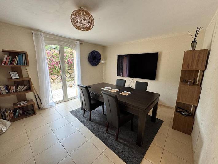 Gîte pour 4 personnes, avec terrasse à Saint-Marc-Jaumegarde - 2