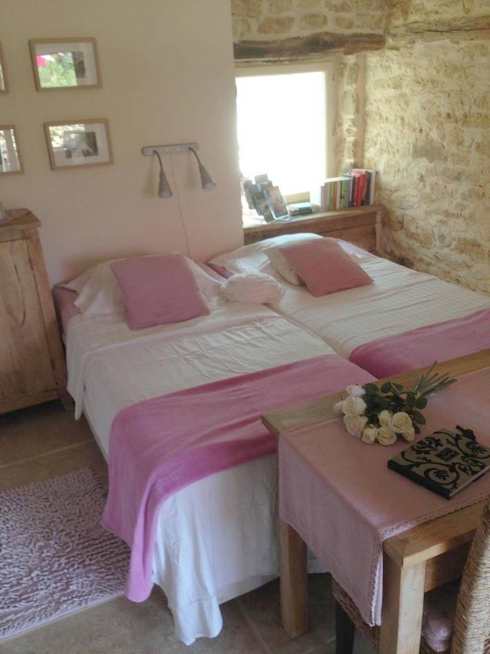 Location de vacances pour 2 personnes, avec vue ainsi que piscine et jardin à Simeyrols - 3