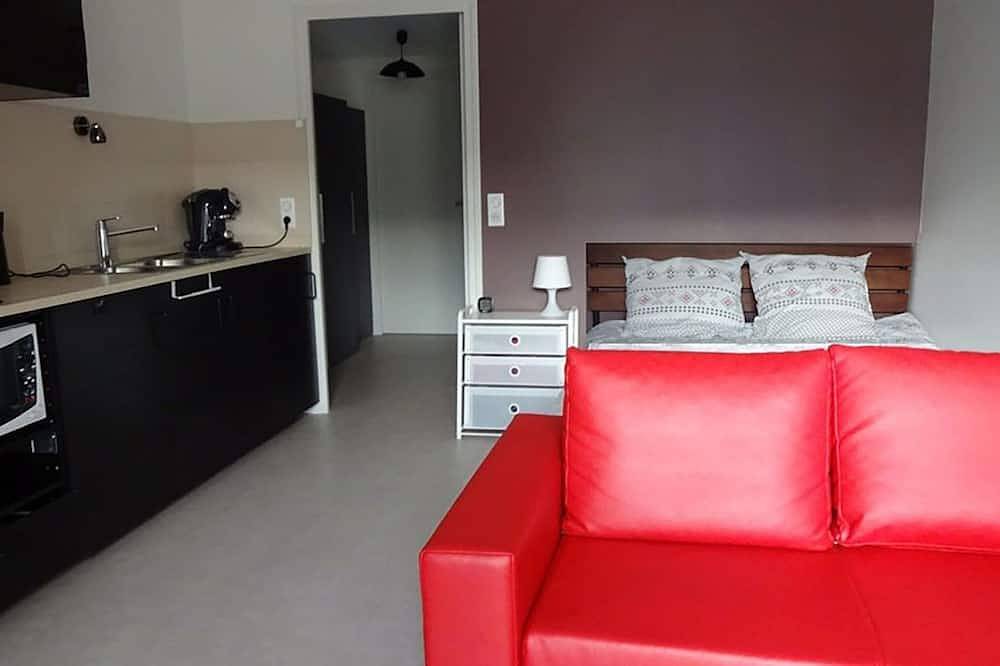Apartamento entero, Bonito estudio de 28 m2 equipado a nueve 500 metros del metro. in Montreuil, Sena-Saint Denis