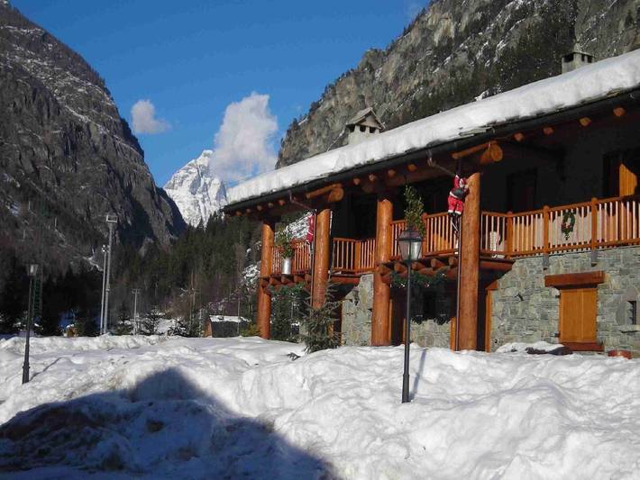 Baita per 5 persone, con balcone/terrazza, adatto a famiglie con bambini in Valle d'Aosta