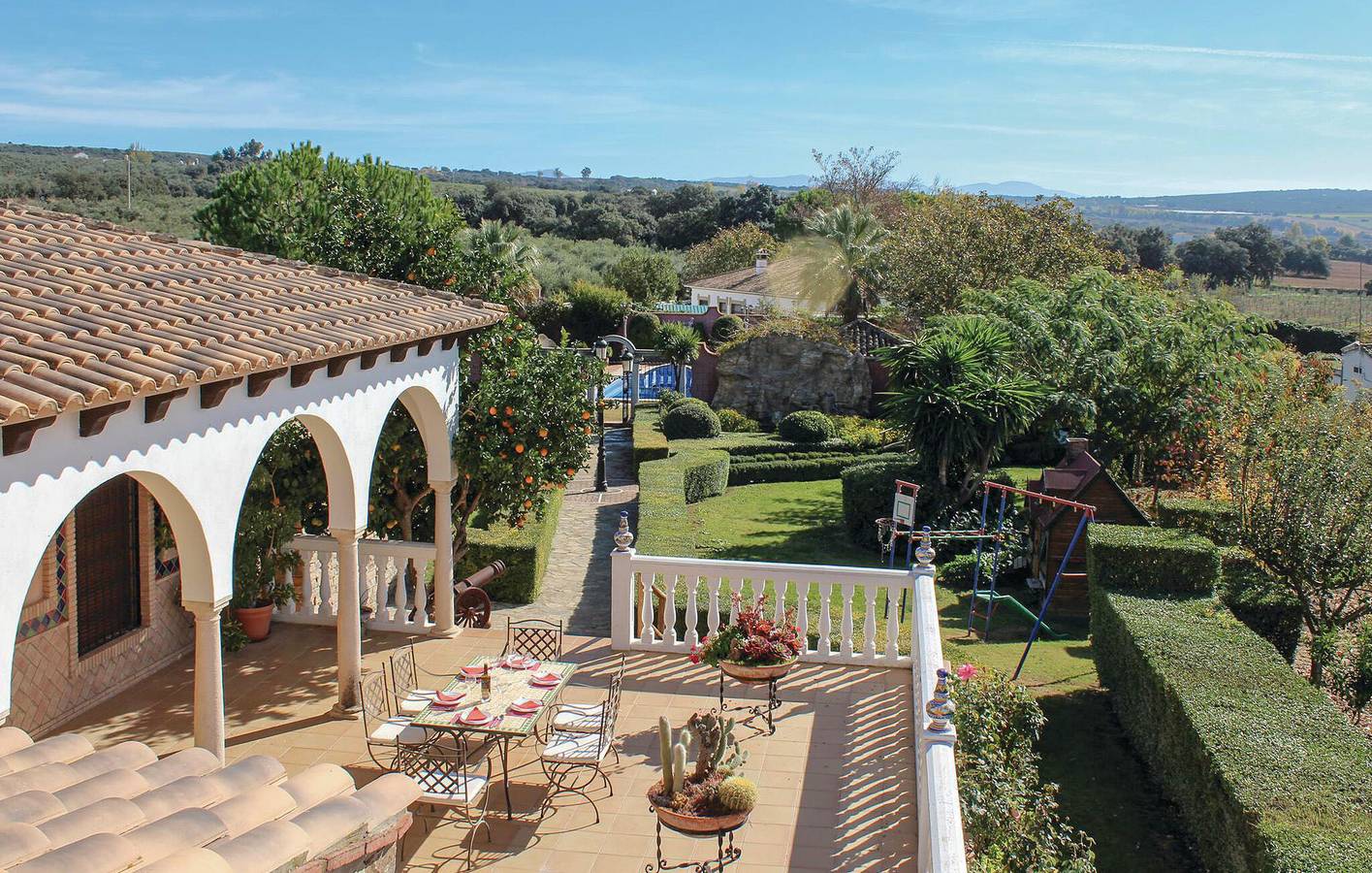 Acogedor apartamento con piscina y WiFi, a 2,5 km del centro de la ciudad. in Setenil de las Bodegas, Pueblos Blancos