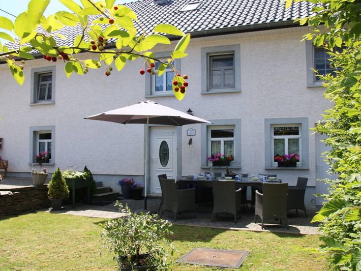 Ferienhaus für 8 Personen, mit Terrasse und Whirlpool sowie Sauna in Burg-Reuland