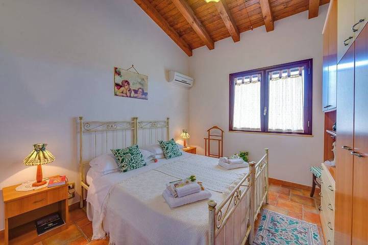 Apartamento entero, Gambo Verde, apartamento en villa con jardín y maravillosa vista panorámica. in Sciacca, Provincia de Agrigento