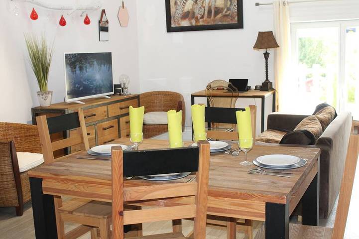 Ganze Wohnung, Ferienhaus drei Häuser im Herzen des Dorfes Druillat in Druillat, Ain