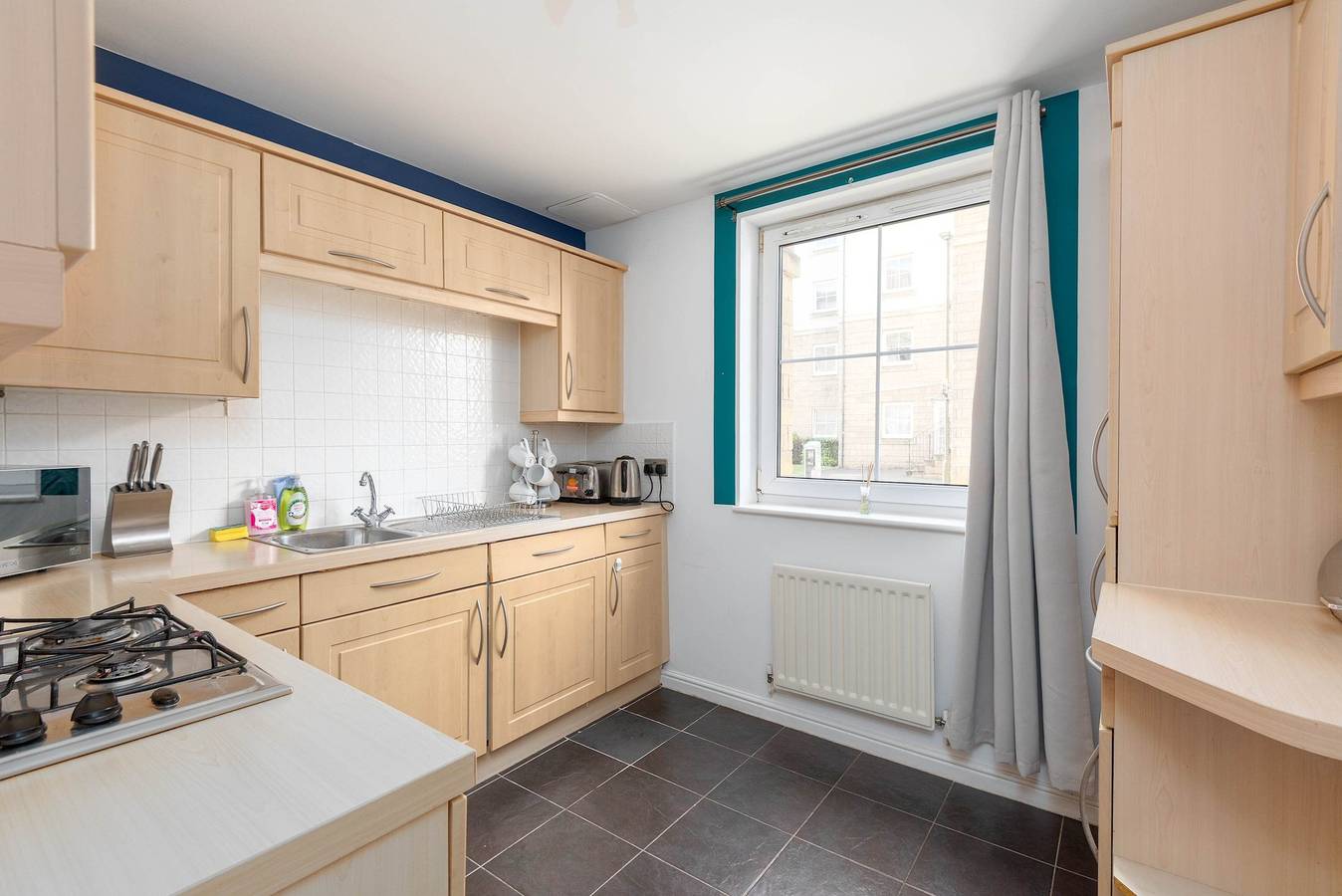 Entire apartment, 2Bed Flat in Leith-Free Parking- by Holiday Homes in Leith, Edinburgh