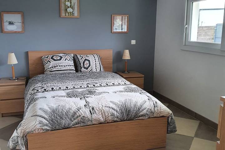 Charming, bright, spacious house (sleeps 12) 2 minutes from the beach in Locquirec, Ceinture Dorée