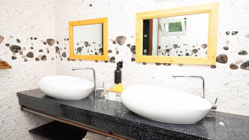 Hôtel pour 2 personnes, avec terrasse et jacuzzi ainsi que sauna et piscine à Bandrele - 3