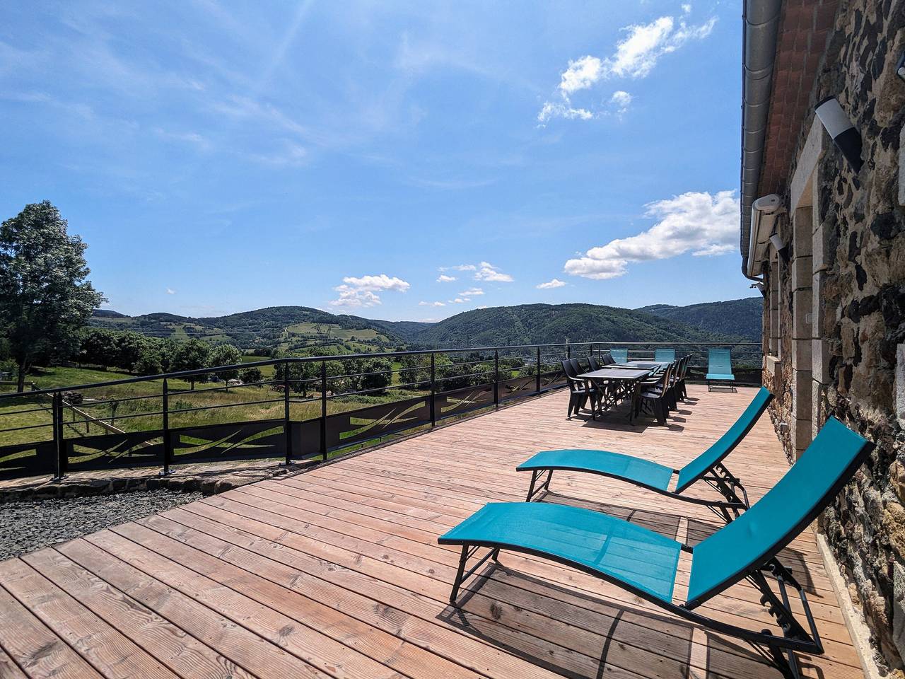 Gîte authentique et confortable avec vaste terrain et vue imprenable à Saint-Privat-d'Allier in Saint-Privat-d'Allier, Haute-Loire