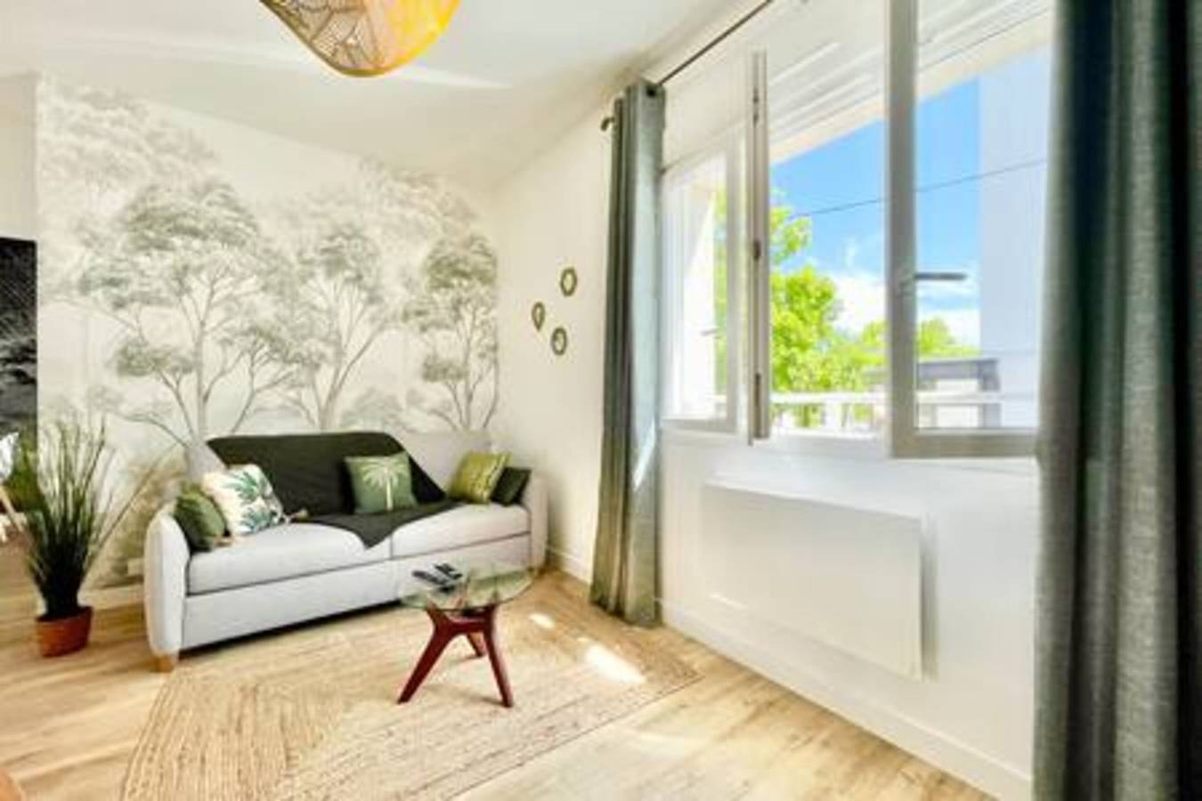 Apartamento entero, The Wild I Close to downtown and the beach in Saint-Nazaire, Côte de Jade