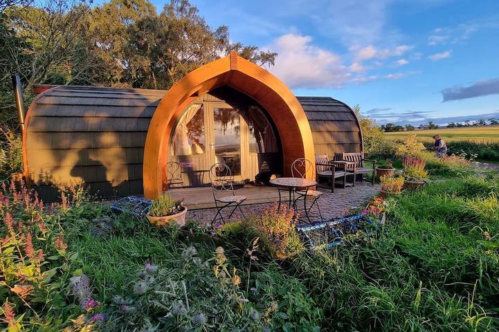 Glamping for 4 people, with terrace and garden, with pets in East Lothian