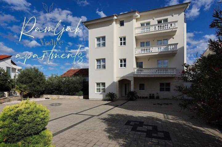 Ferienwohnung für 4 Personen, mit Terrasse in Vodice
