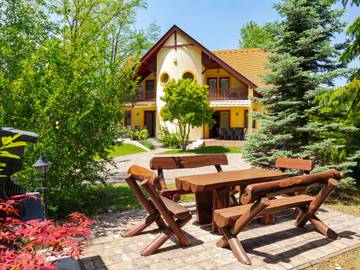 Holiday Rental for 10 People in Balatonszárszó, Southern Transdanubia, Photo 1