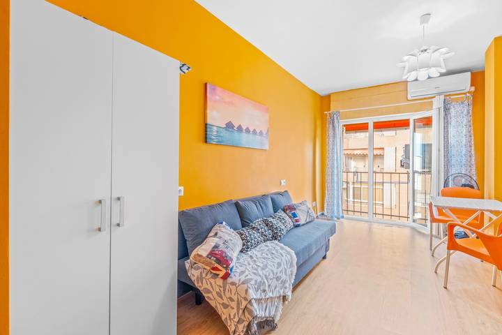 Entire studio, Holiday Apartment 199 m from the Beach in Cala del Palangre (Torrevieja), Torrevieja