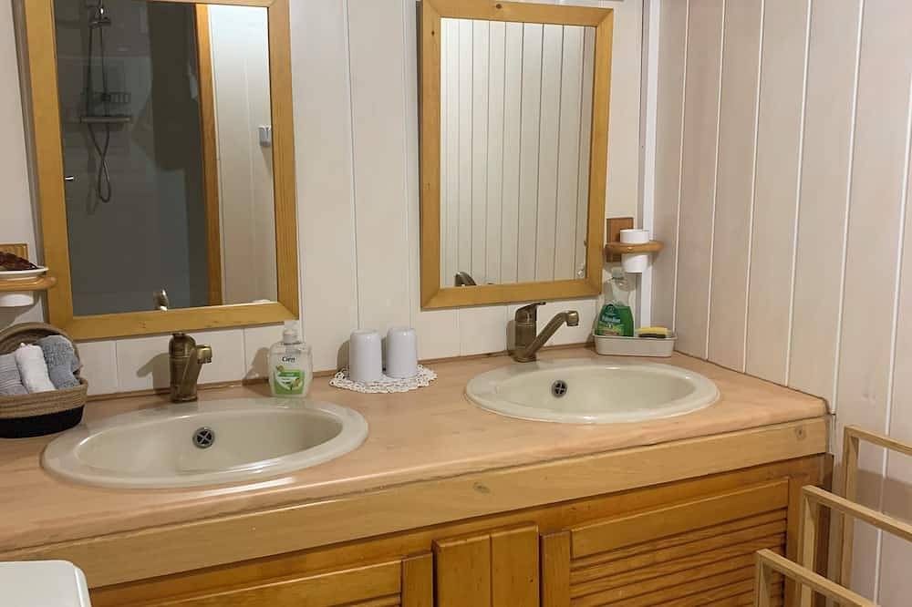 Deux chambres avec cuisine et Sdb privatif  Type appart'hôtel in Planfoy, Parc Naturel Régional du Pilat