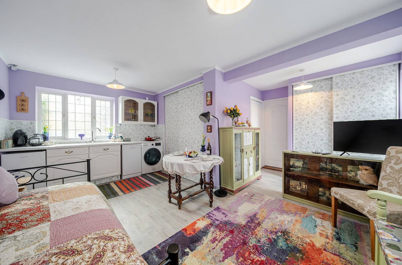 Colourful and Cosy Guest Studio in Great Bookham - Pass the Keys in Surrey