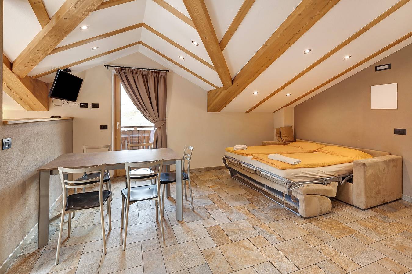 Ganze Wohnung, Haustierfreundliche Ferienwohnung Ermi Casa da Claudia mit Blick auf die Berge in Livigno, Nationalpark Stilfser Joch